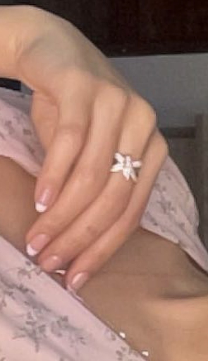 Bague en or 18 carats, au design unique et distinctif,…